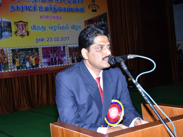 தொகுத்து வழங்கிய மாணவர்கள்