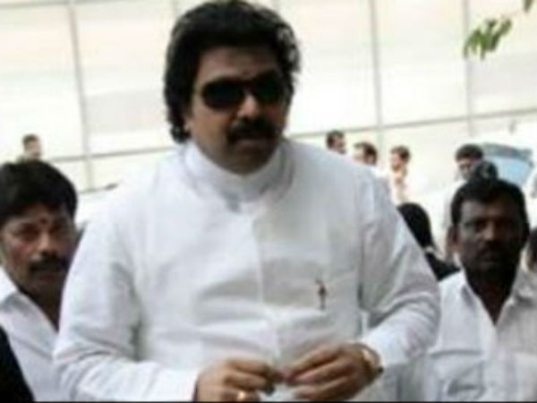 சாமி கும்பிடுவார், பயப்படாதீங்க