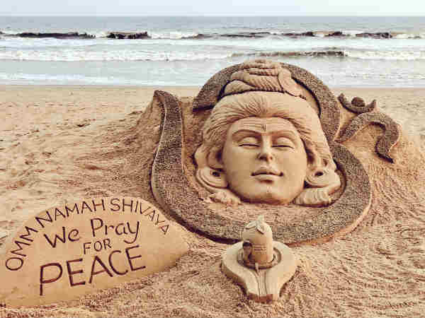 Artist sudarsand Pattnaik creates sand art on LordShiva on the eve of MahaShivratri Artist sudarsand Pattnaik creates sand art on LordShiva on the eve of MahaShivratri