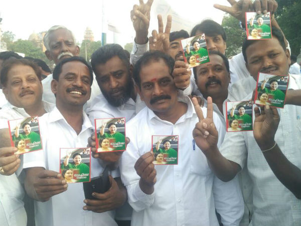 we wont stop util J.Deepa take care of the ADMK party : Party workers we wont stop util J.Deepa take care of the ADMK party : Party workers