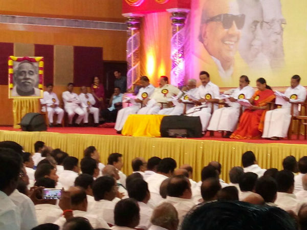 DMK conducting meeting with its district secretaries in Arivalayam DMK conducting meeting with its district secretaries in Arivalayam