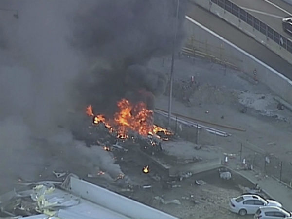 Five killed as plane plunges into shopping centre near Melbourne's Essendon Airport Five killed as plane plunges into shopping centre near Melbourne's Essendon Airport