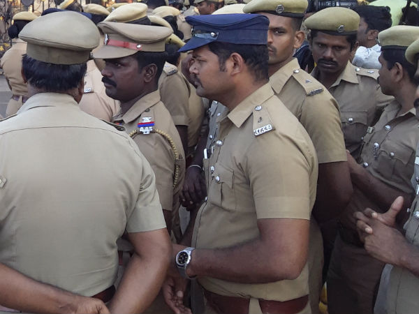 Police raids in Triplicane Manson Police raids in Triplicane Manson