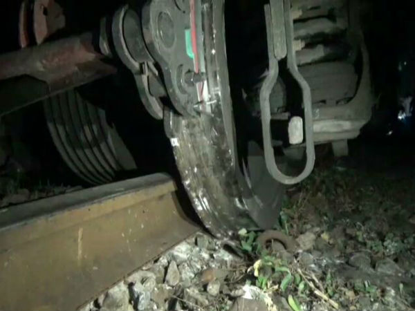 Howra express 4 coaches derailed in Nagai Howra express 4 coaches derailed in Nagai