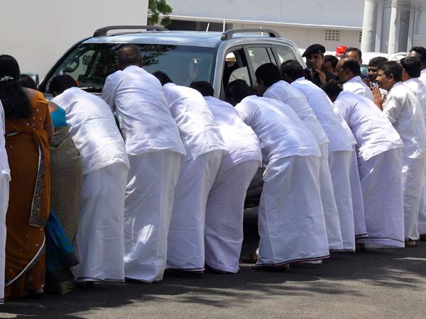பவ்ய பேச்சு எங்கே?