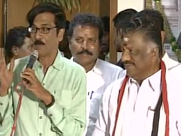 ஓபிஎஸ் அணியில் இணைந்த மனோபாலா