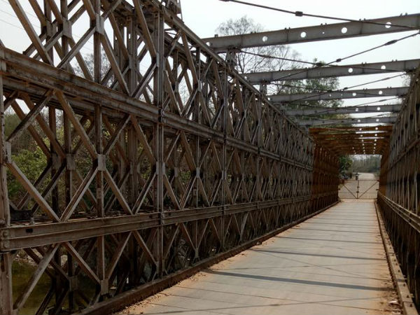 ராணுவமே பூட்டியதால் பதற்றம்
