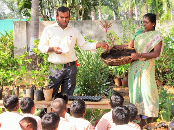 school student's visits Horticulture Farm at Devakottai school student's visits Horticulture Farm at Devakottai