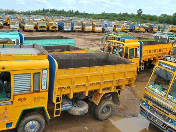 லாரி ஸ்டிரைக்கால் வெறிச்சோடிய தமிழக- கேரளா எல்லை!