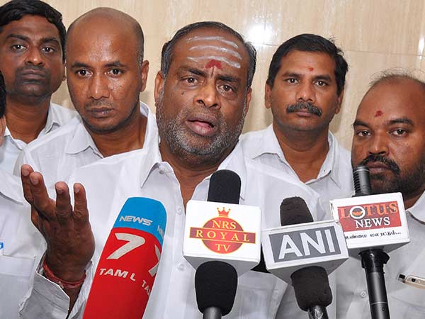 Navaneethakrishnan compares Sasikala with Lalu Navaneethakrishnan compares Sasikala with Lalu