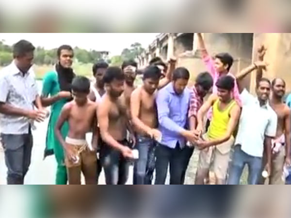 Students Protest aganinst Madras High Court lifts stay on using Thamirabarani river water Students Protest aganinst Madras High Court lifts stay on using Thamirabarani river water