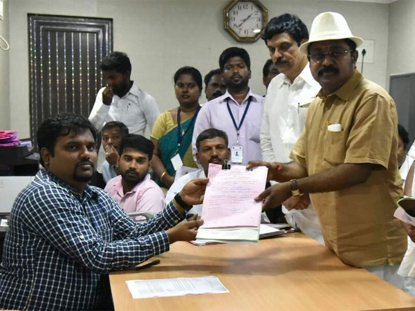 EC to switch to ballot paper system in RK Nagar By election EC to switch to ballot paper system in RK Nagar By election