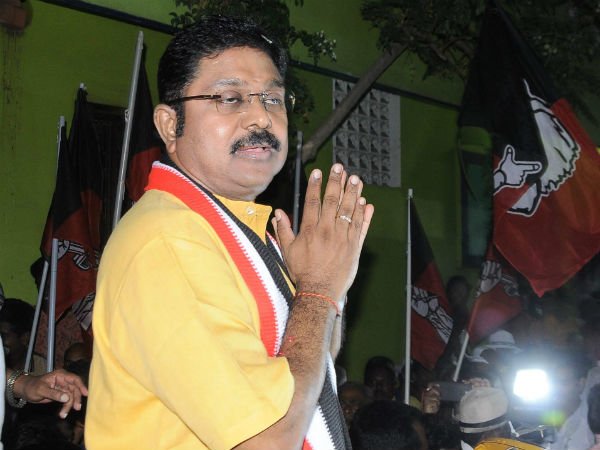 ஜோதிடர்களுடன் ஆலோசனை