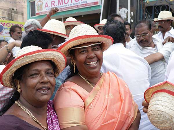 கையும் களவுமாக பிடித்த பறக்கும்படை