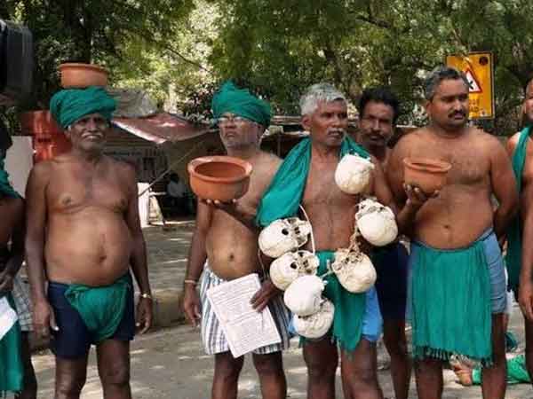 ரத்தம் சொட்ட சொட்ட..