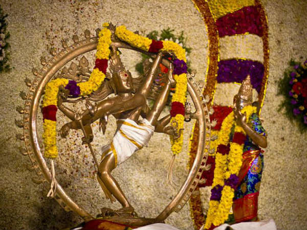 தலைகீழாக நடந்த அம்மையார்