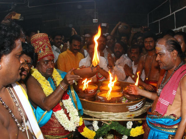பொன் கழஞ்சுகள் தானம்..