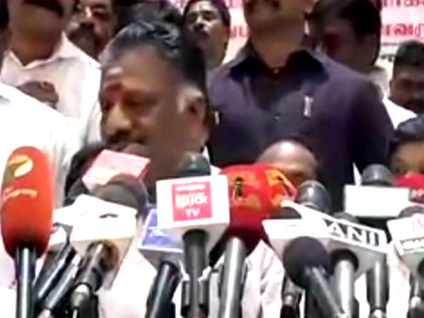 இரண்டாக உடைந்த அதிமுக