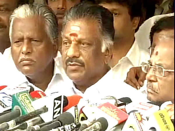 ஓபிஎஸ் மீது விமர்சனம் இல்லை