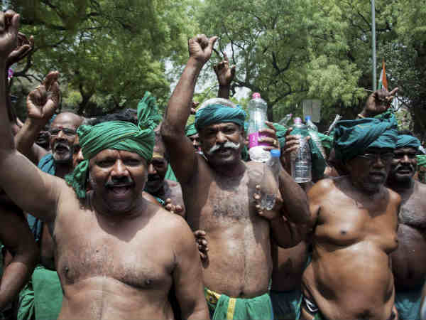 After 41 days, TN farmers in Delhi temporarily call off protests After 41 days, TN farmers in Delhi temporarily call off protests