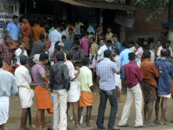  சுப்ரீ்ம கோர்ட் உத்தரவிட்டும் மதுக் கடைகளை மூடாமல் டிமிக்கி கொடுக்கும் கேரளா... குடிமகன்கள் ஹேப்பி