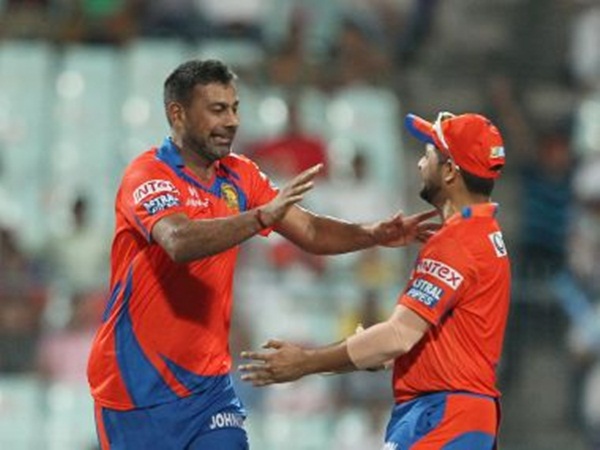 praveen kumar bowled 10 balls in one over praveen kumar bowled 10 balls in one over