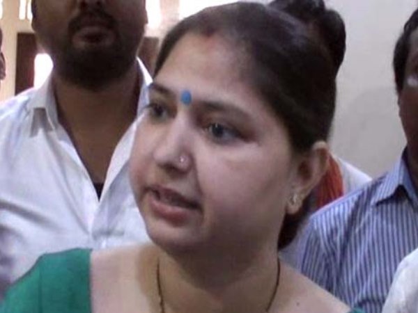 priyanka singh rawat threatens police officer to skin him alive priyanka singh rawat threatens police officer to skin him alive