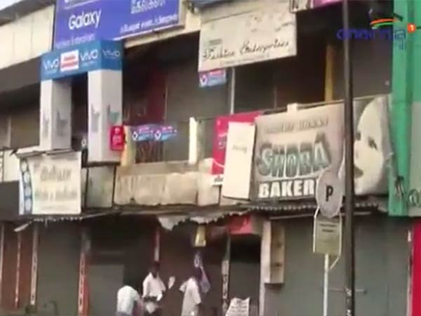 In Erode cloth shop owners conducted shut down protest In Erode cloth shop owners conducted shut down protest