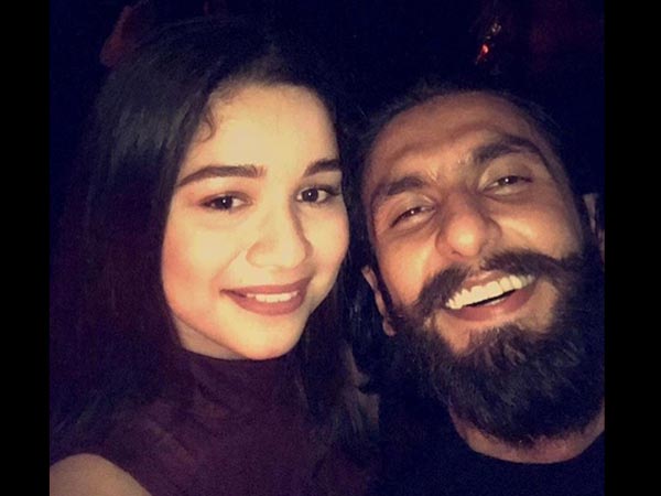 Viral Picture: Ranveer Singh Chills With Sachin Tendulkar's Daughter Sara Tendulkar! Viral Picture: Ranveer Singh Chills With Sachin Tendulkar's Daughter Sara Tendulkar!