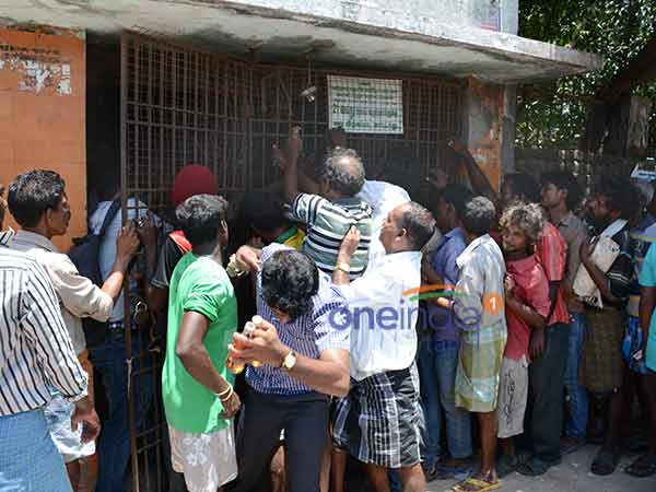 Men threaten suicide, demanding Tasmac shop close Men threaten suicide, demanding Tasmac shop close