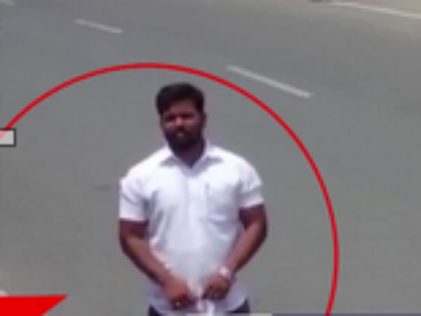 In Gopichettipalayam a person looted bundle of rupees in two wheeler In Gopichettipalayam a person looted bundle of rupees in two wheeler