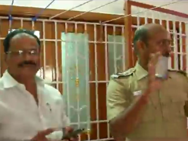 கைரேகை நிபுணர்கள்