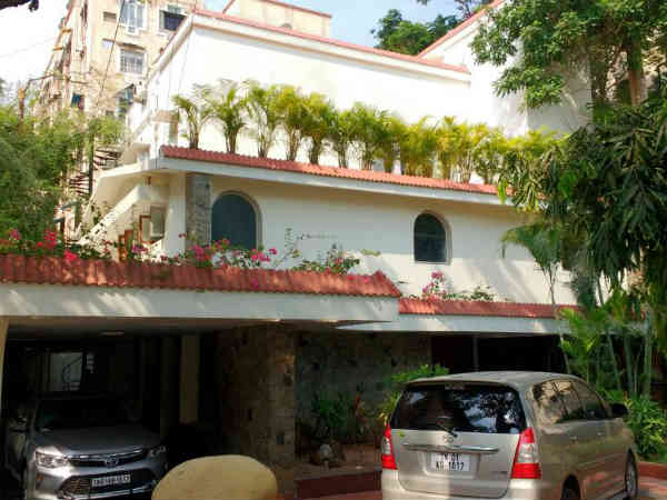 ரெய்டின் பின்னணி