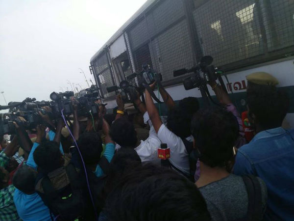 கைது நடவடிக்கை