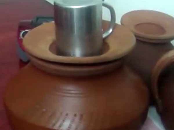 மண்பானை குடிநீரை விரும்பி குடிப்பவர் யார்?