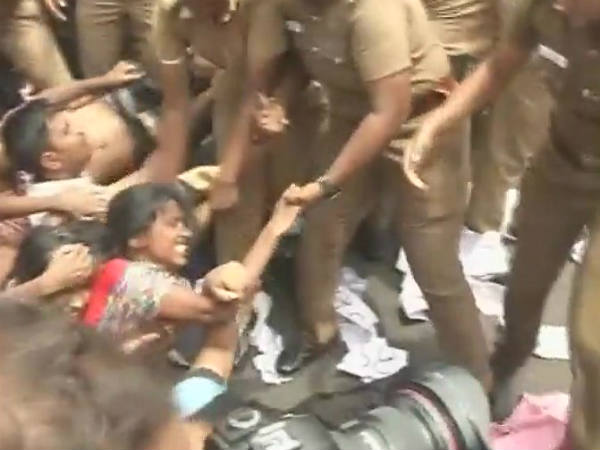 ஐஐடி முற்றுகை