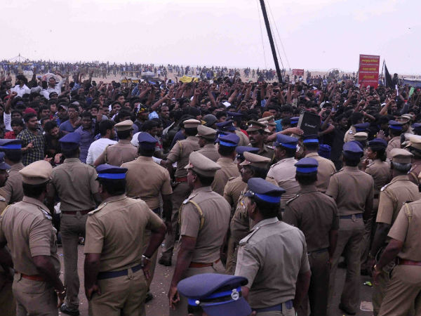 அப்பாவிகள் மீது இனவெறித் தாக்குதல்