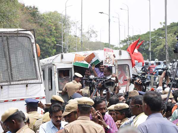 கைது