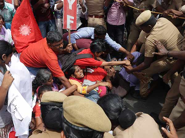 ஐஐடி நோக்கி பேரணி