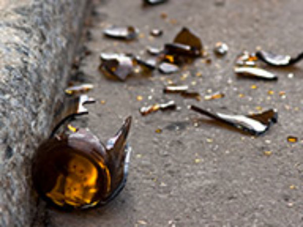 Womans ransacked tasmac near i Ulundurpet Womans ransacked tasmac near i Ulundurpet