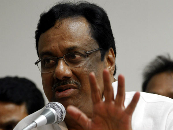 Rajini should not come to politics, says EVKS Rajini should not come to politics, says EVKS