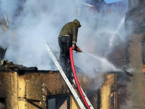 Tasmac shops set on fire near Tambaram Tasmac shops set on fire near Tambaram
