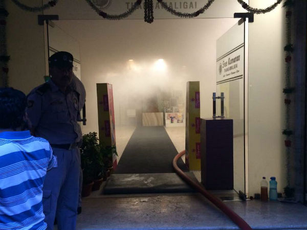 Fire accident at Chennai silks in T.nagar, Fire service dept announced its a Danger zone. Fire accident at Chennai silks in T.nagar, Fire service dept announced its a Danger zone.
