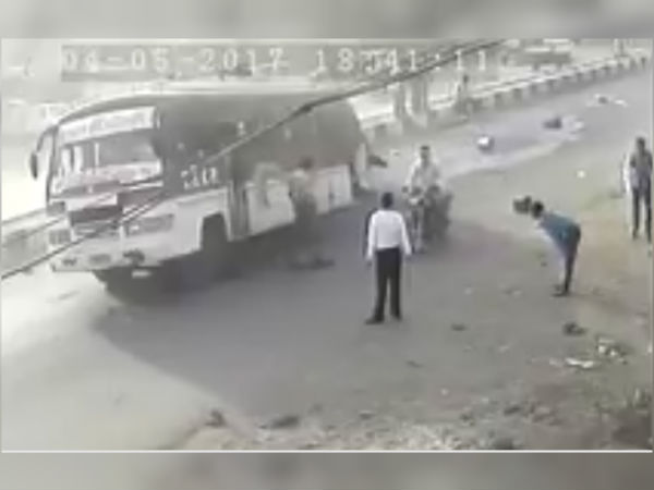 Narrow escape for many passengers when a bus rammed into the divider Narrow escape for many passengers when a bus rammed into the divider