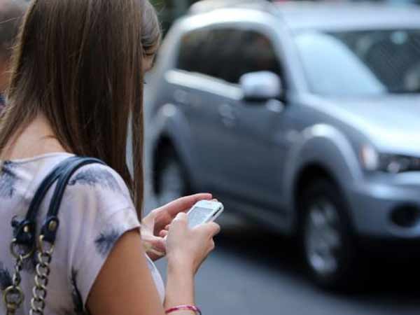 Mathura dist Panchayat imposes Rs 21,000 fine on girls using mobile phones in roads Mathura dist Panchayat imposes Rs 21,000 fine on girls using mobile phones in roads