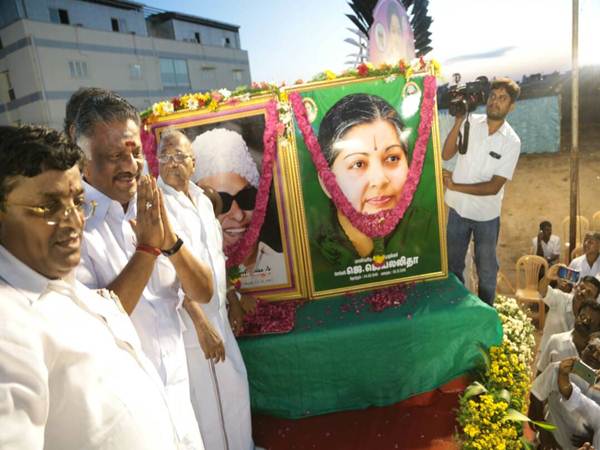 O Panneerselvam begins statewide tour, interest in AIADMK merger dwindles O Panneerselvam begins statewide tour, interest in AIADMK merger dwindles
