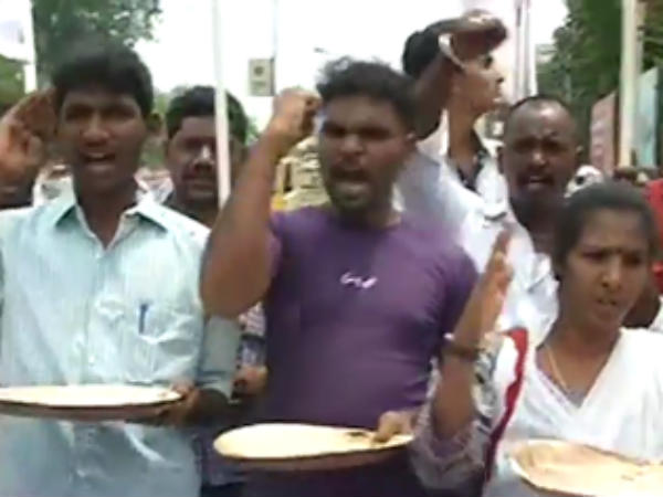 Transport workers protest in Erode as the Agricultural Association Chairman Ayyakannu Transport workers protest in Erode as the Agricultural Association Chairman Ayyakannu