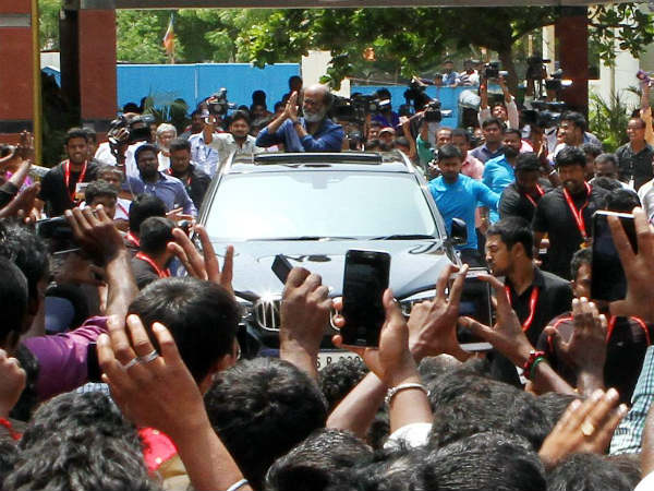 Rajini kanth's fans welcoming his political entry Rajini kanth's fans welcoming his political entry