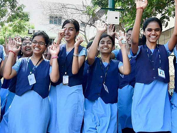 The district of Virudhunagar got the highest number of pass percentage The district of Virudhunagar got the highest number of pass percentage