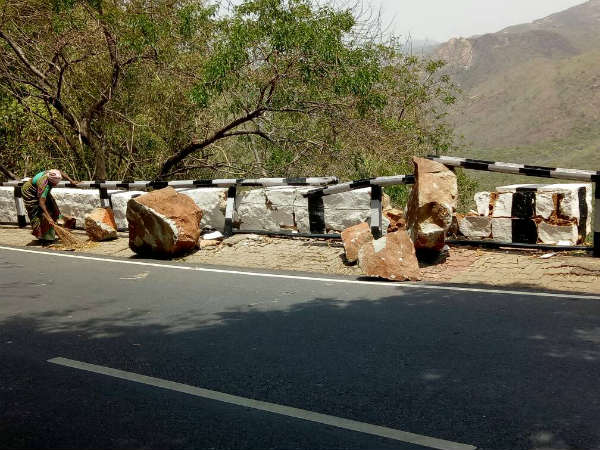 Rock rolls over on road of Thirumala Tirupathy Rock rolls over on road of Thirumala Tirupathy